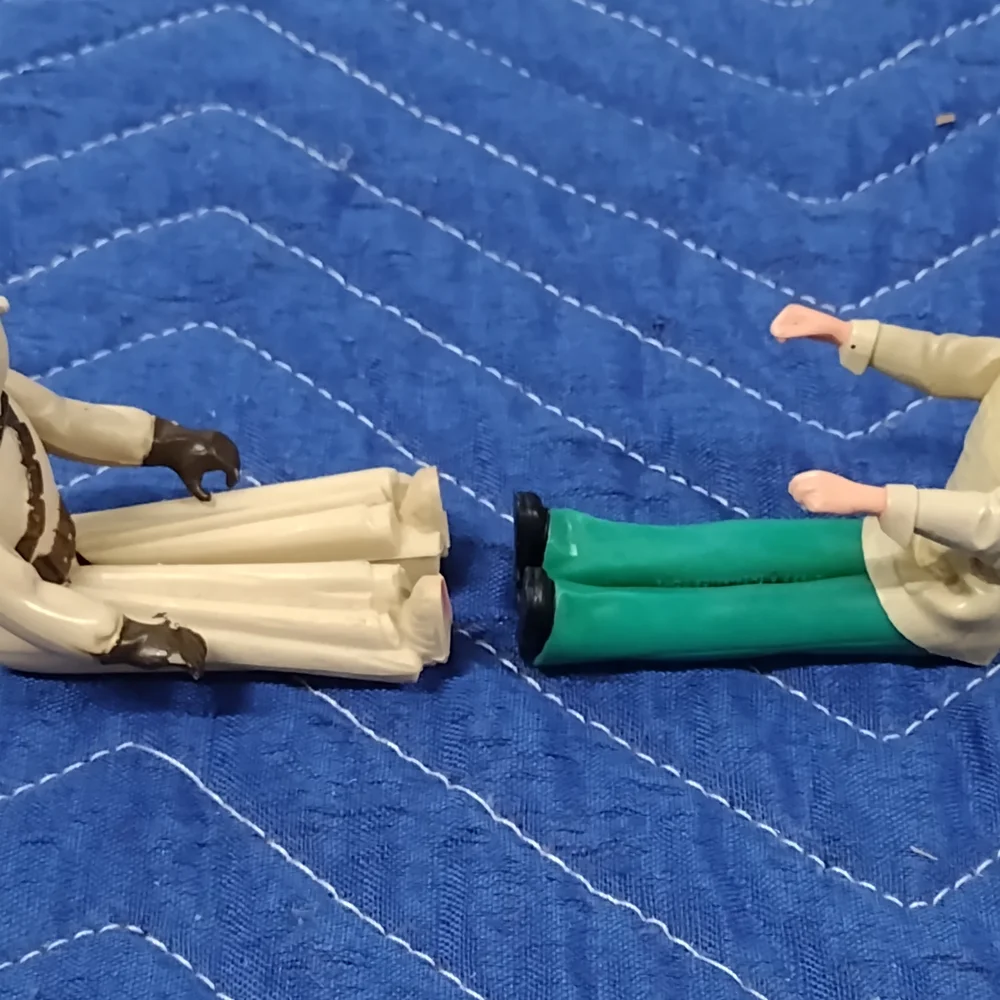 Star Wars Action Figure Set with Beige and Green Outfits - Picture 5 of 5